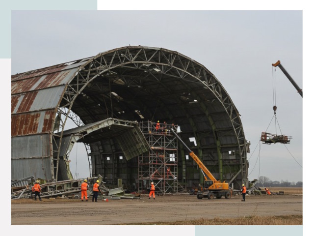Демонтаж ангаров в Мирном